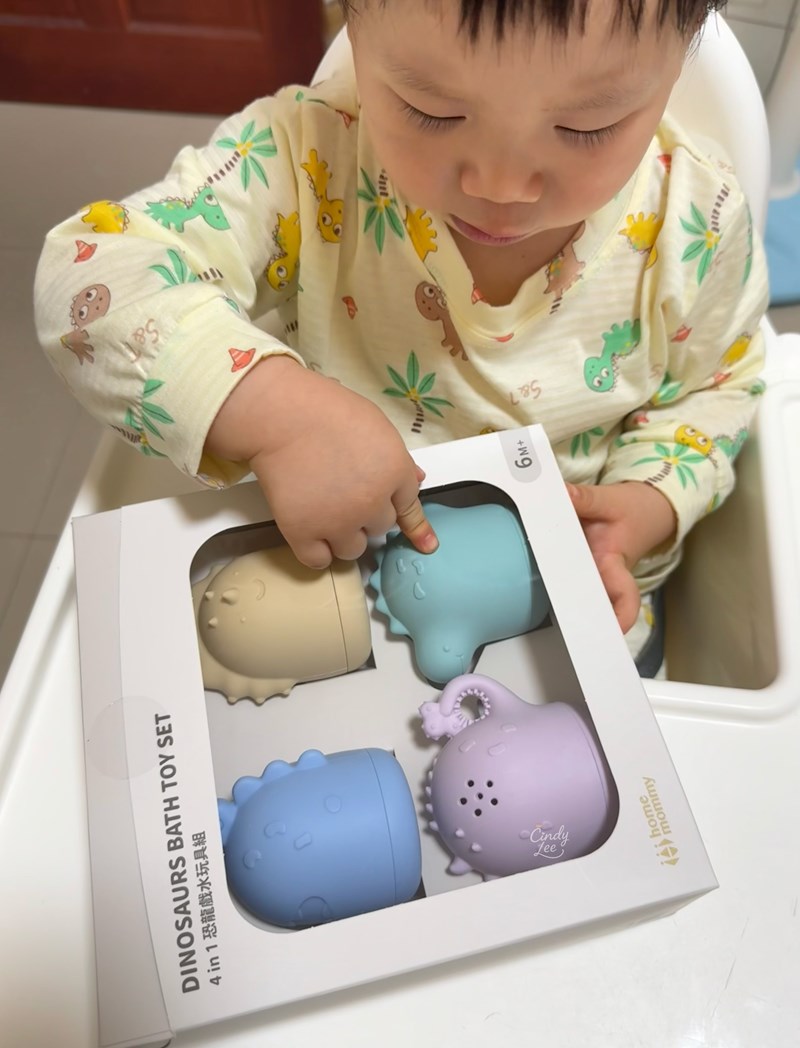 [育兒] 媽咪學苑【赫媽咪寶寶矽膠餐具組+水杯+剪刀+恐龍組